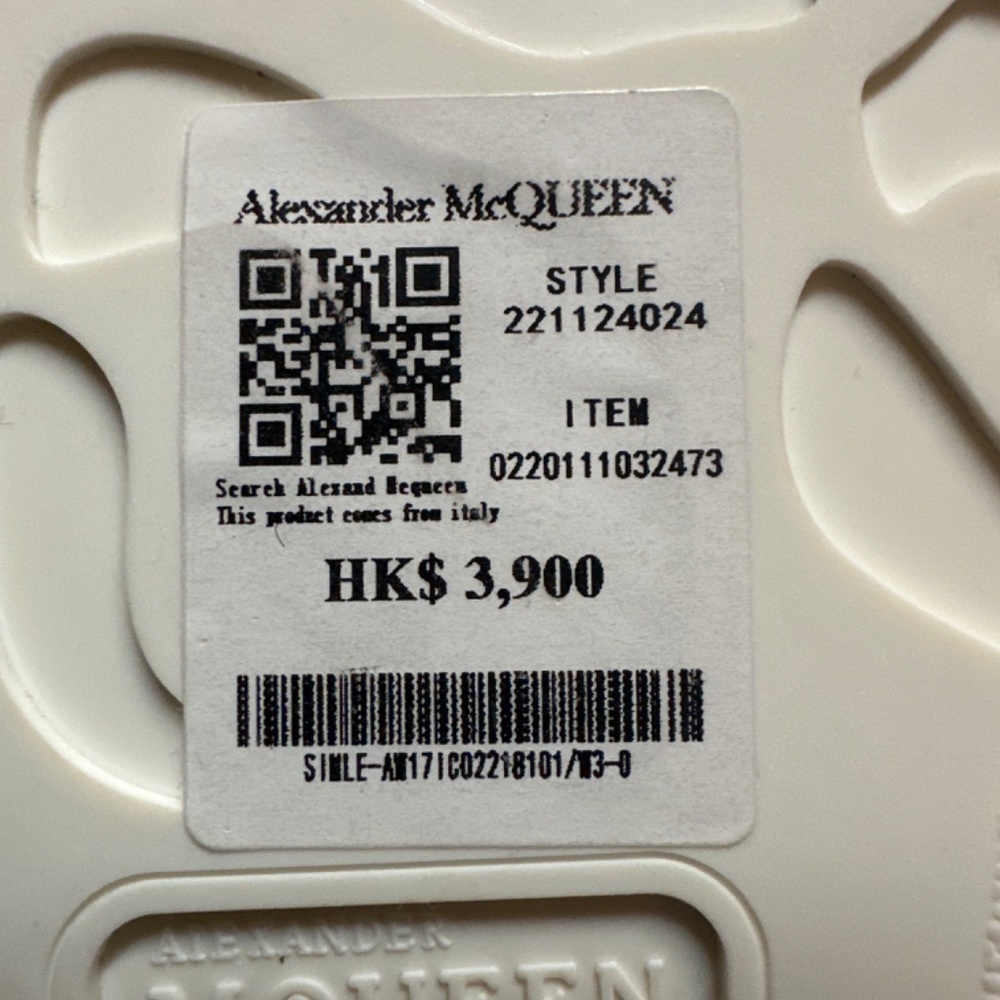 Alaxander McQueen - Picture 5 of 5